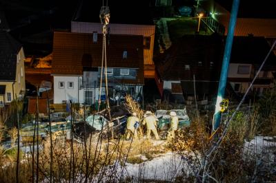 Albstadt-Tailfingen: Alkoholisierter Audi Fahrer stuerzt 25 Meter Hang hinunter und wird verletzt 